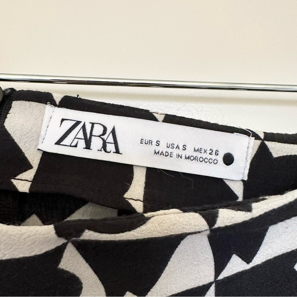 Zara Geo Abstract Print Midi Skirt In Size S - image 5